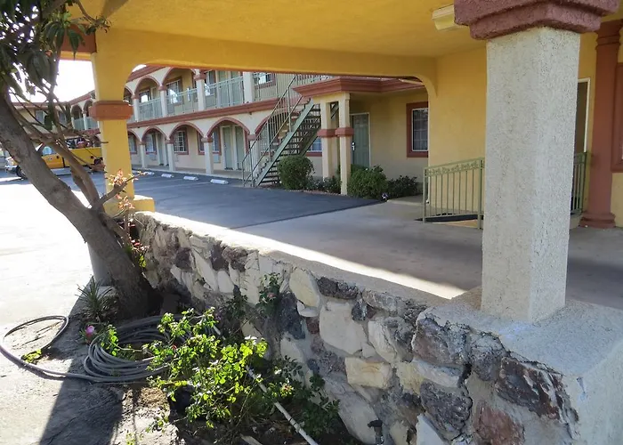 Delmonico Motel